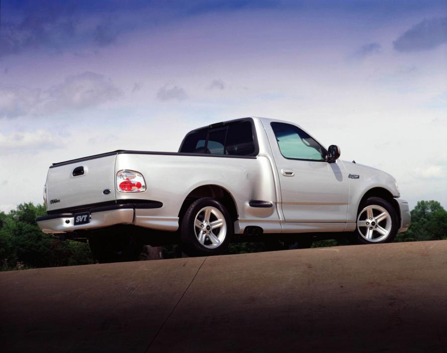  Ford F-150 SVT Lightning 2001 года  (фото 20 из 33)